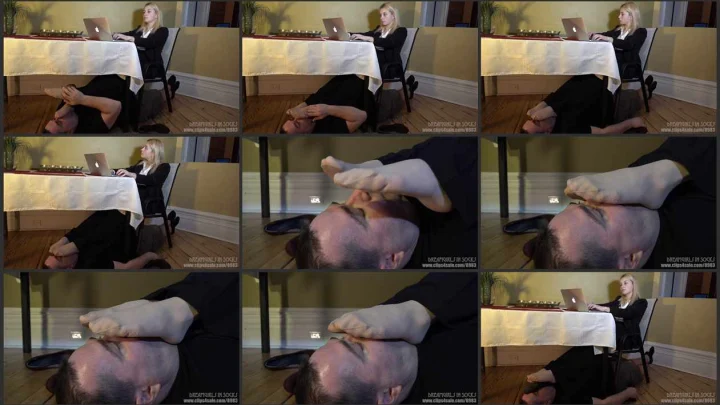 Screenshot 1 aus Pantyhose Domination, Justine’s Business Opportunity – Dreamgirls In Socks
