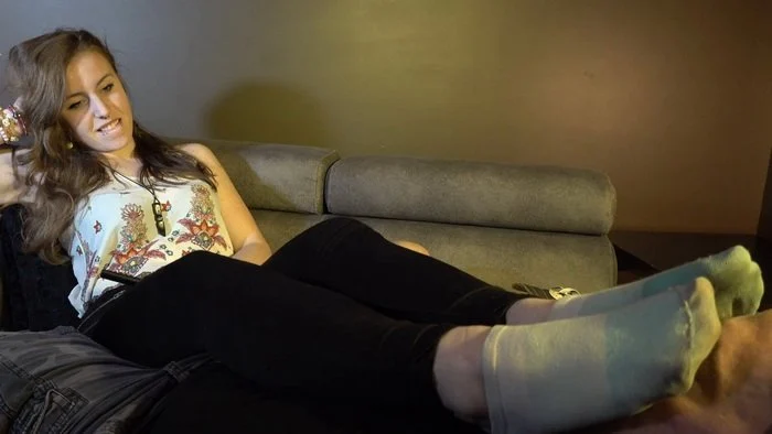 Foot Worship, Carmina’s Sweaty Feet Experience – Dreamgirls In Socks