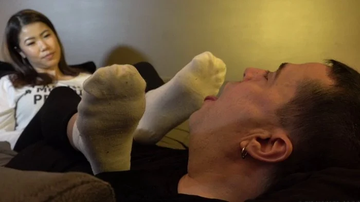Video abspielen: The Smell Her Socks Was Intense, Kim’s Craigslist Opportunity – Dreamgirls In Socks