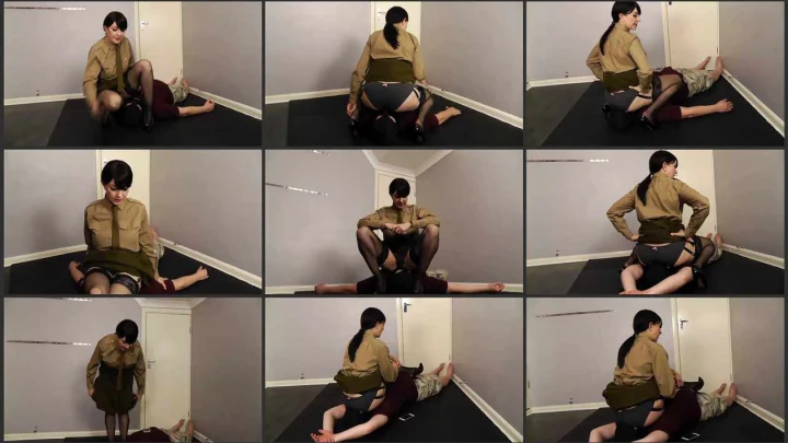 Screenshot 1 aus Officer Face Sitting, Special Training – Miss Jessica’s Punishments UK