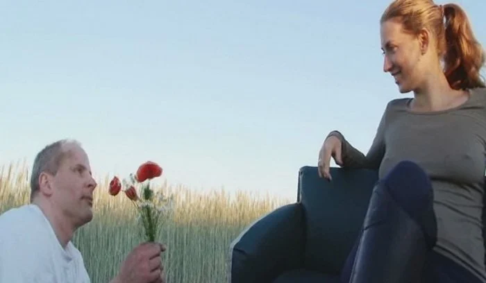 Video abspielen: Blumen Fuer Mistress Michelle