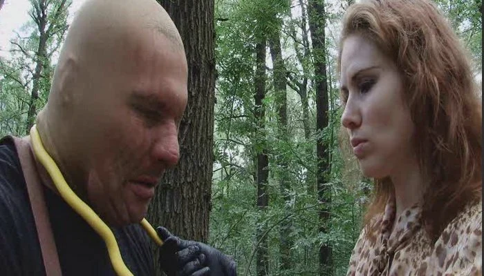 Video abspielen: Lady Chrissy – Tortur im Wald Part 2