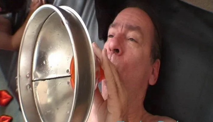 Video abspielen: Femdom Berlin Party 5_3