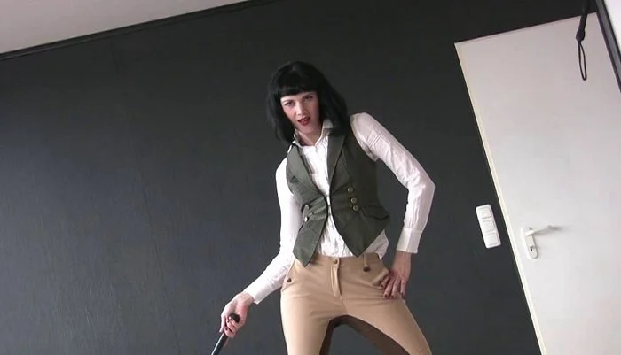 Video abspielen: Pov Whipping, Strong Bullwhip Education 1 with Mia Mane