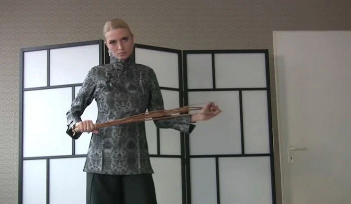 Video abspielen: Femdom POV Caning, The Asian Dominatrix with Yasemin