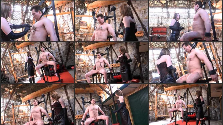 Screenshot 1 aus Corporal Punishment Cruel Torture On The Rack with Mistress Cloe