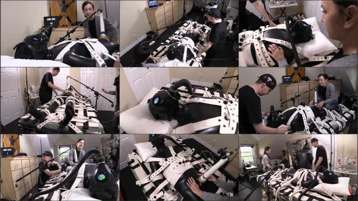 Screenshot 1 aus Doctor Graves and Doctor Tech… Tease and Denial of Breath
