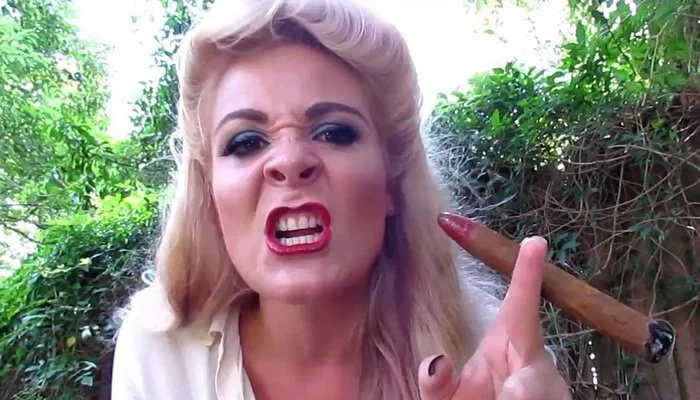 Video abspielen: Miss Whitney Morgan Transforms You Into A Breeding Stud