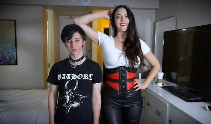 Video abspielen: Height Humiliation, Size Comparison with Elis – Stella Liberty Video