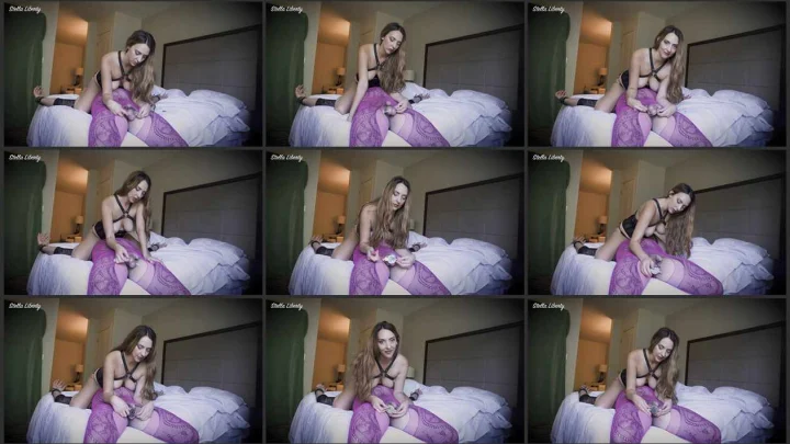 Screenshot 1 aus Ball Abuse, Topless CBT – Stella Liberty Video