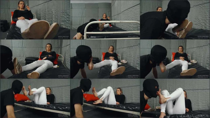 Screenshot 1 aus Smoking and Foot Worship, Dirty Shoes, Dirty Soles with Mistress Anette