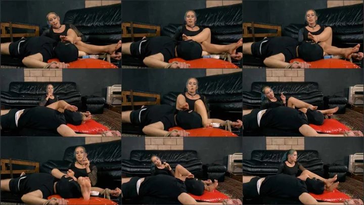 Screenshot 1 aus Toe Sucking, Foot Slave with Mistress Anette