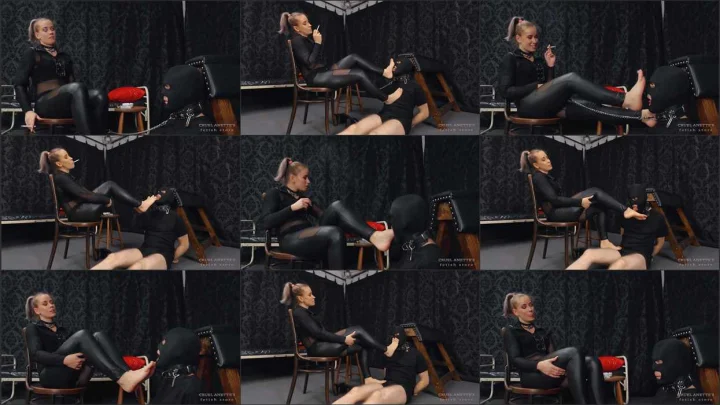 Screenshot 1 aus Smoking and Hard Foot Worship on a Leash