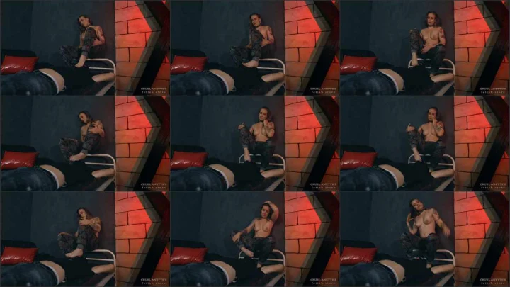 Screenshot 1 aus Foot Worship, Forced Down Feet