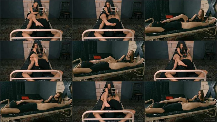 Screenshot 1 aus Foot Worship and Handjobs, Jerking Him Off