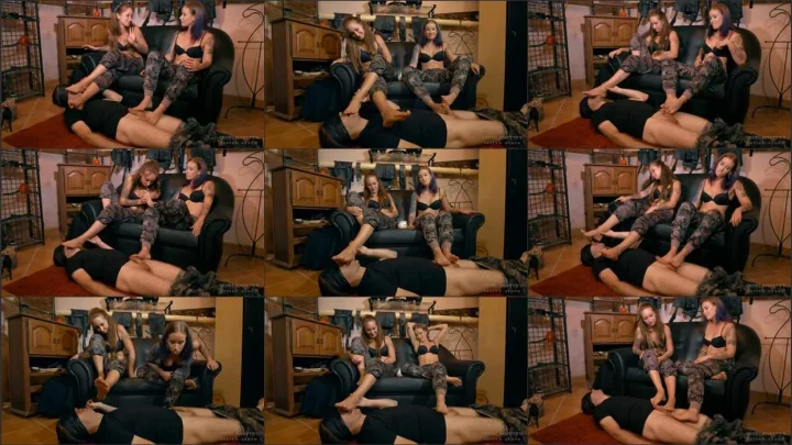 Screenshot 1 aus Double Foot Play, Kinky Play with Naked Feet, Lady Anette and Minnie Manga part2