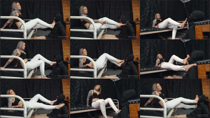 Screenshot 1 aus Foot Worship, Lick, Or Else! with Mistress Anette