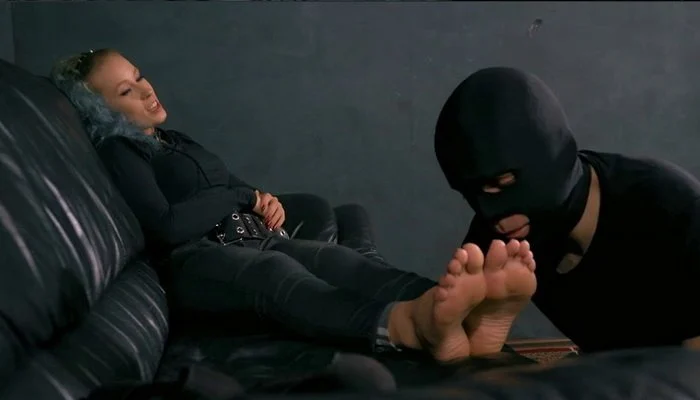 Video abspielen: Financial Domination, Pay For It! with Mistress Anette
