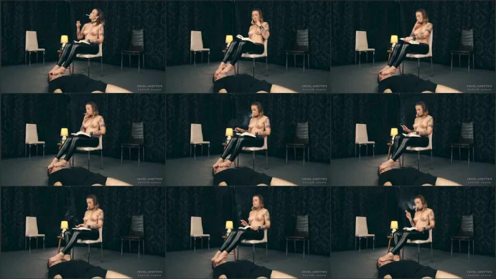 Screenshot 1 aus Smoking and Foot Smelling, Reader’s Footrest