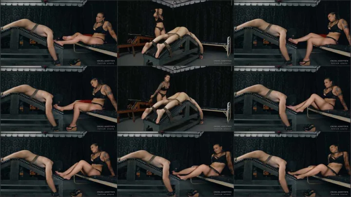 Screenshot 1 aus Foot Worship, Spanking Punishment For Bad Licking