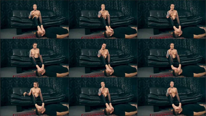 Screenshot 1 aus Smoking and Foot Smelling, Stay Still, Footrest!
