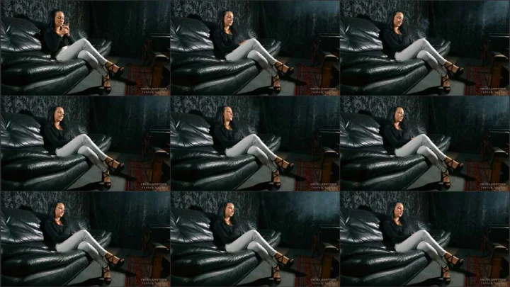 Screenshot 1 aus Fetish Art, Velvet Smoke with Mistress Anastasia
