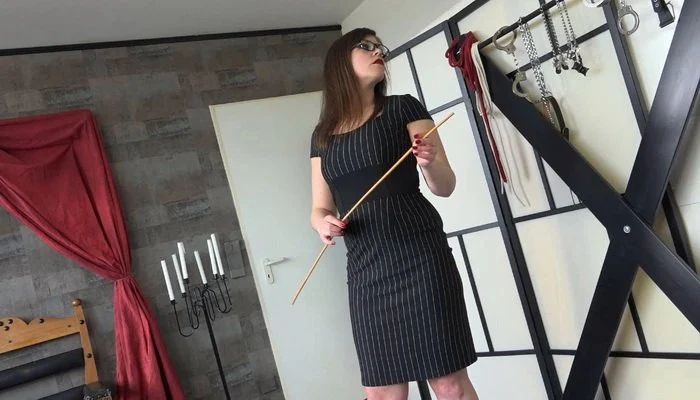 Video abspielen: POV Classic Caning, Teacheress Testing Canes with Miss Feather
