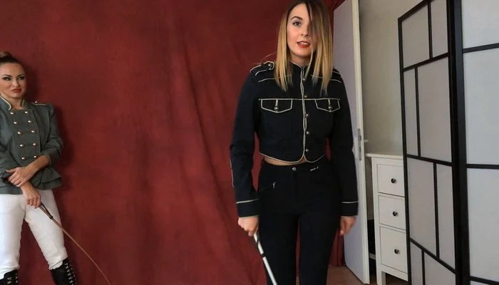 Video abspielen: POV Whipping Clip, 100 Ultrahard Strokes with Lady Olga and Lady Kat
