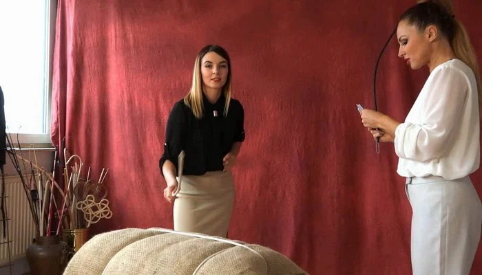 Video abspielen: POV Caning, The Cruel Game Of Cards with Lady Olga and Lady Kat