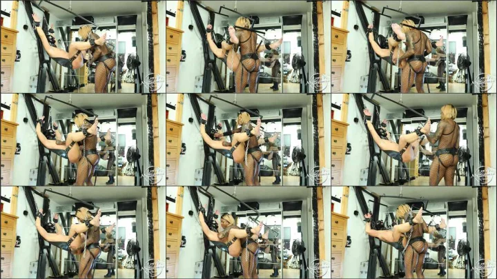 Screenshot 1 aus Ebony Goddess, The Huge BBC with Mistress Kiana