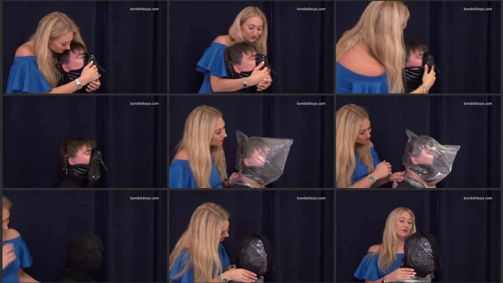 Screenshot 1 aus Larissas “Gagged & Bagged” – Part 2