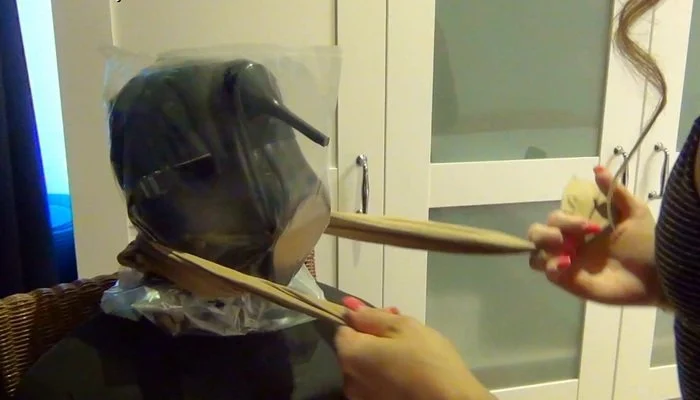 Video abspielen: Larissas “Gagged & Bagged”