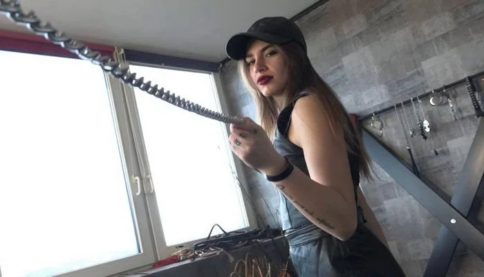 Video abspielen: Felicitous New POV Adventure, Hot Lady in Leather 2 with Mistress Sybilla