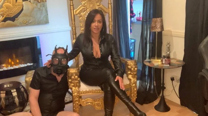 Video abspielen: On Cam With Wannabe Slave Now! Little Clip Showing You What He Bought Me