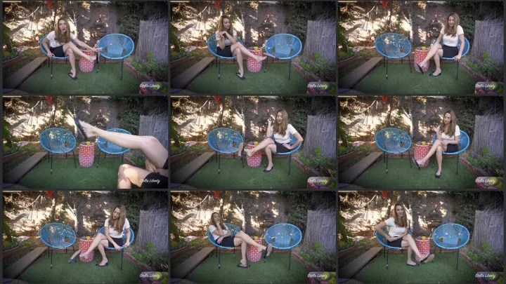 Screenshot 1 aus Crossed Legs Fetish, Dangling Perv For Flats with Stella Liberty