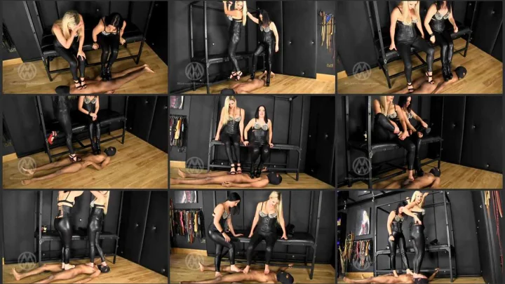 Screenshot 1 aus Human Carpet Double High Heels Trample