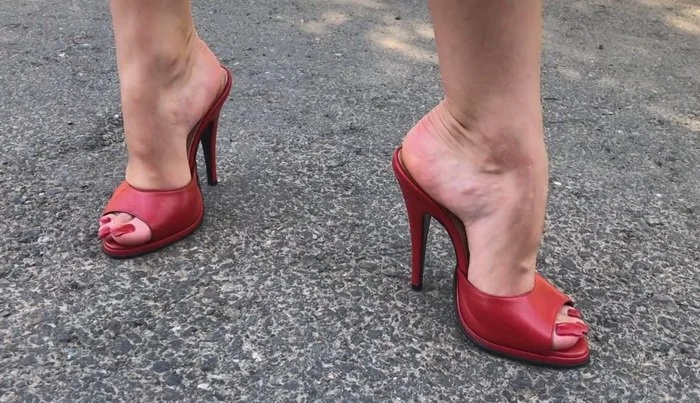 Video abspielen: Red Mules