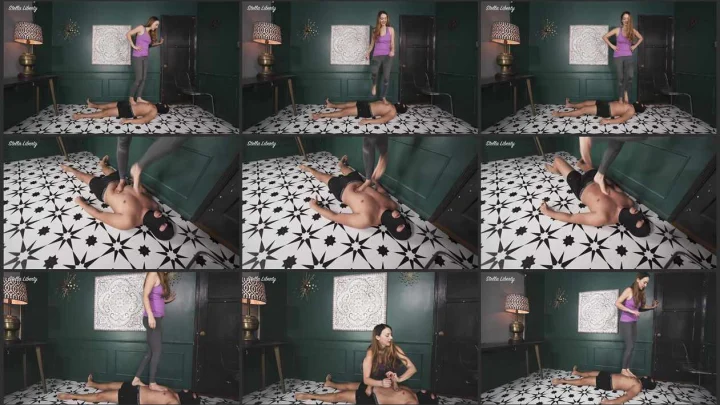 Screenshot 1 aus Sweaty Stinky Feet Barefoot Trampling