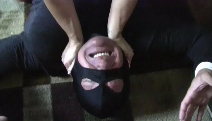 Video abspielen: Busted Burglar with  Mistress Tangent and Sydney Thunder