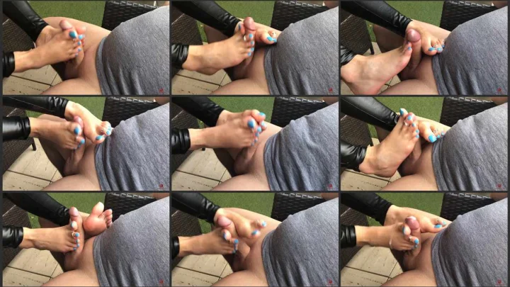 Screenshot 1 aus Lena Footjob From Blue Toes