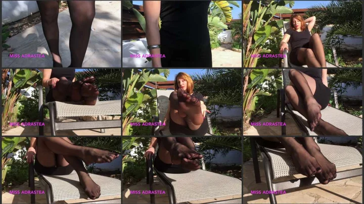 Screenshot 1 aus Outdoor Teasing in Black Pantyhose