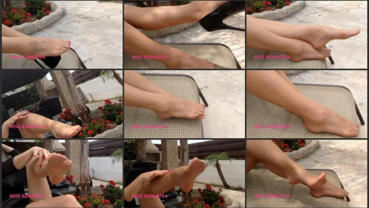 Screenshot 1 aus Red Toenails in Nude Nylons