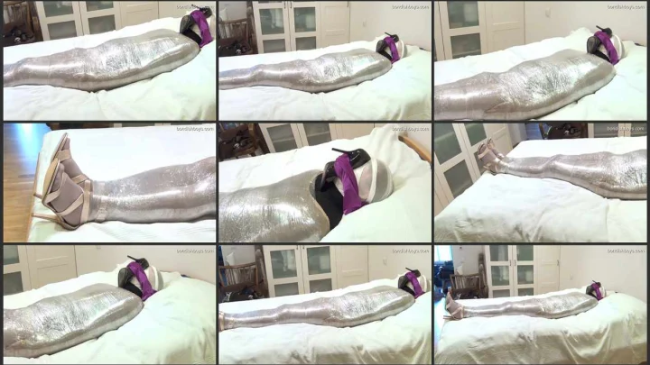Screenshot 1 aus Pantyhose Boys Get Bound and Mummified