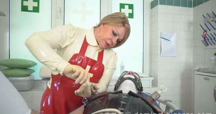 Femdom Latex Klinik Keine Routineuntersuchung with Lady Mercedes- Part 4