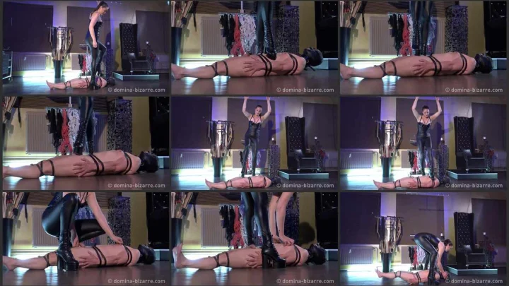 Screenshot 1 aus Bootworship and Trampling with Lady Thora