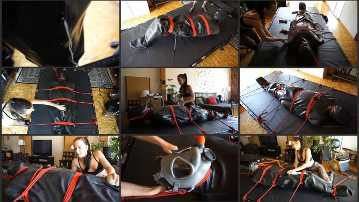 Screenshot 1 aus Restrained Rubber bondageliberation