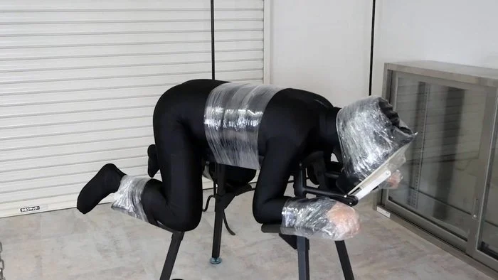 Tied Slave to Smell Hinako’s Piss on the Bench Bondage