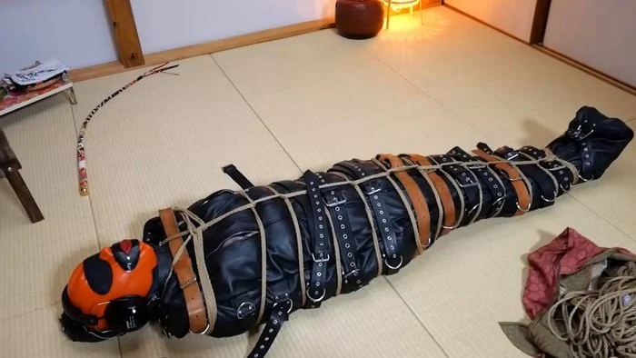 Hinako’s big ass, Tatami Room Leather Rest Sack and Rope Bondage