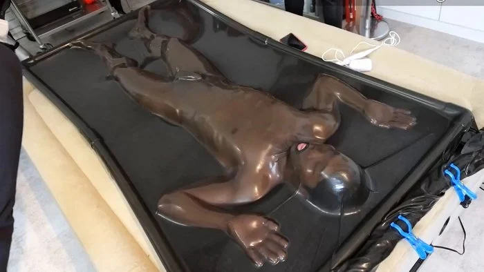 3 Hinako’s friends and Vacuum Bed Party with Pipip