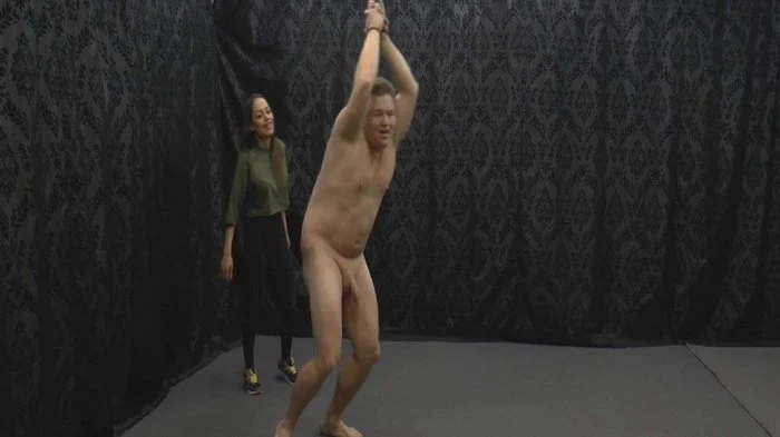 Mistress Nomi Love to Kicking Slave’s Balls